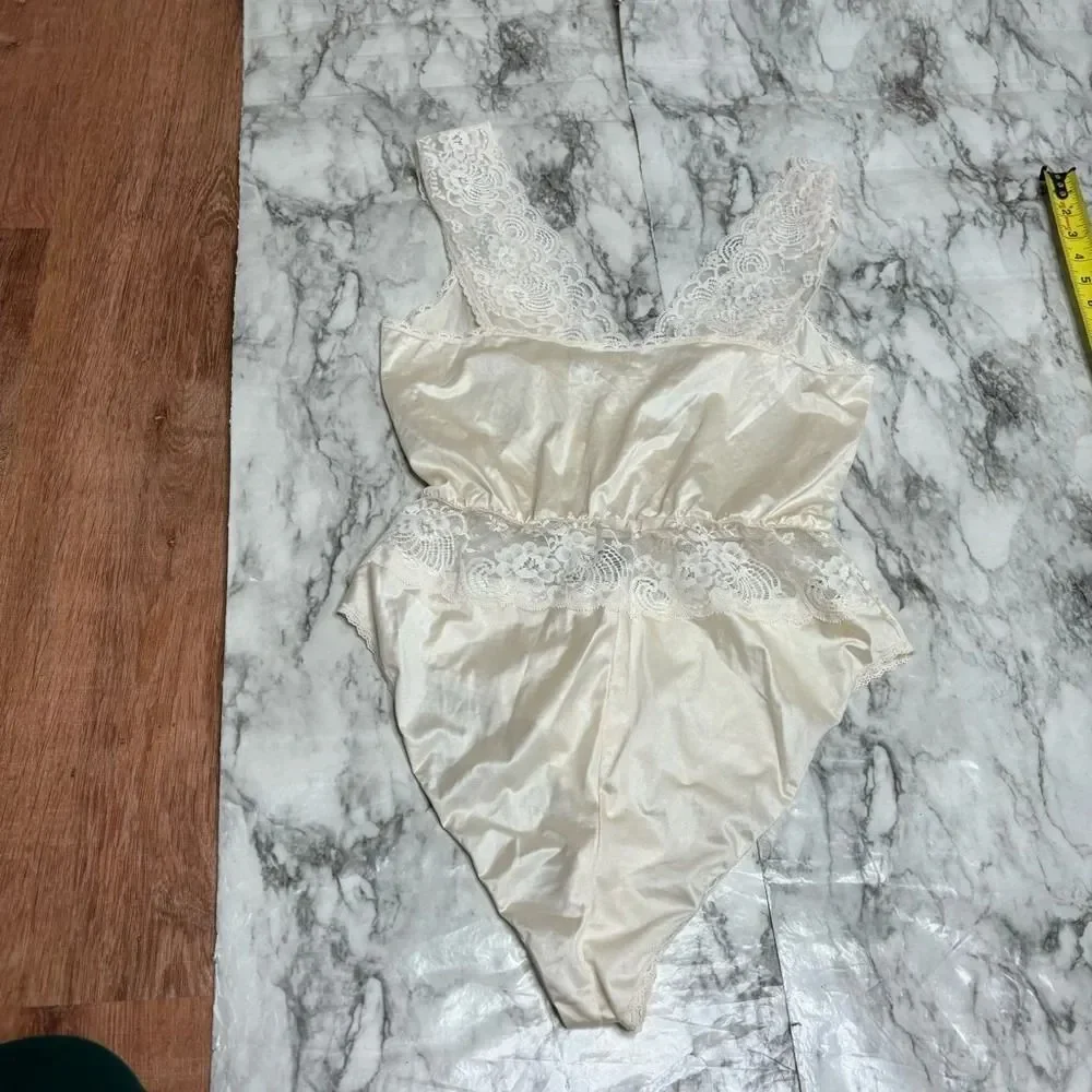 Playtex Limited Vintage White Cream Lace Detail Bodysuit snap crotch medium 90s